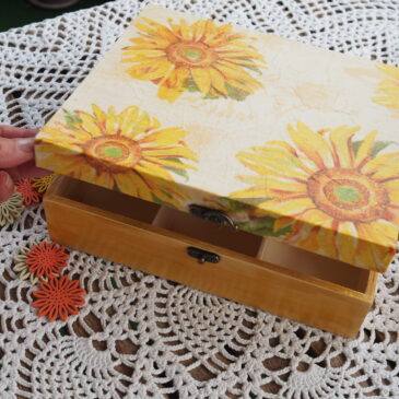 Decoupage Vinatage Box